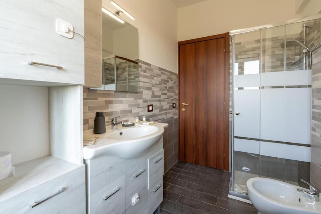 Apartment A 100m Dal Tram Gordiani House *