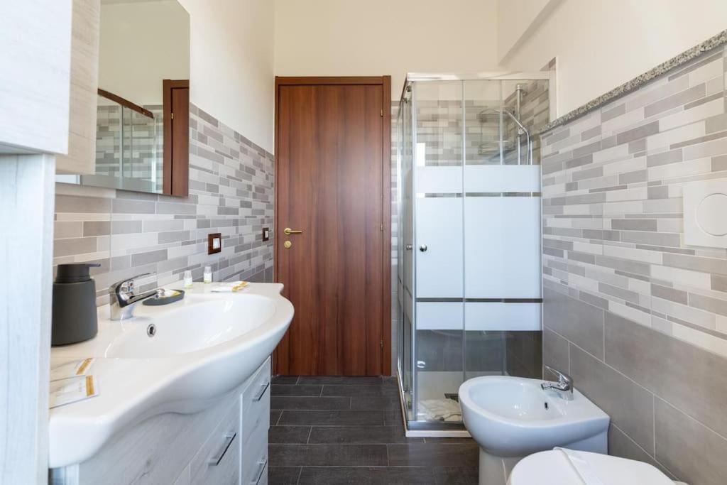 A 100m Dal Tram Gordiani House Apartment *